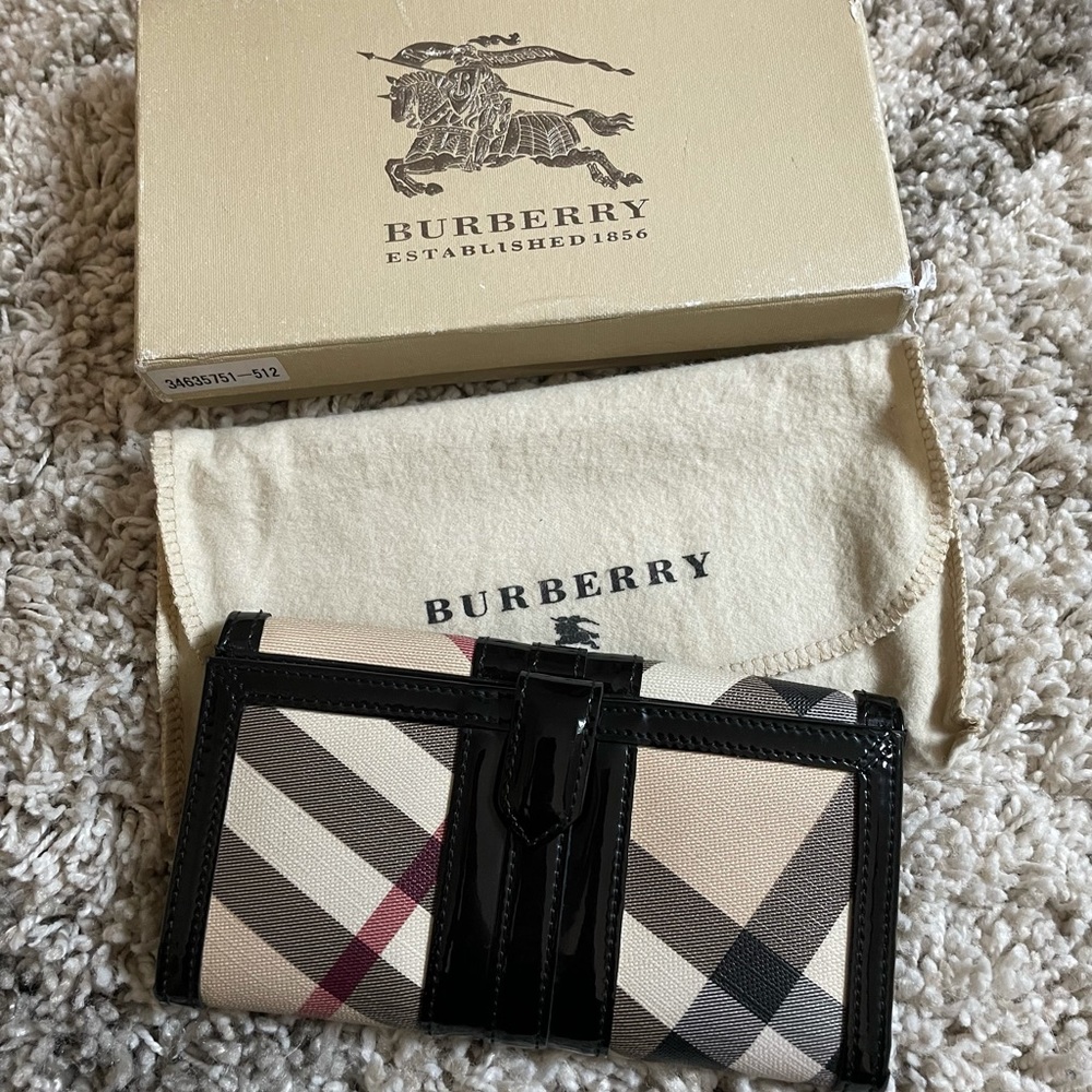 ❌SOLD❌ Authentic Burberry Wallet